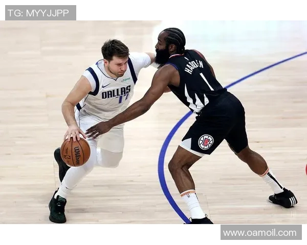 勇士与快船激战在即新浪直播全程带你领略精彩瞬间