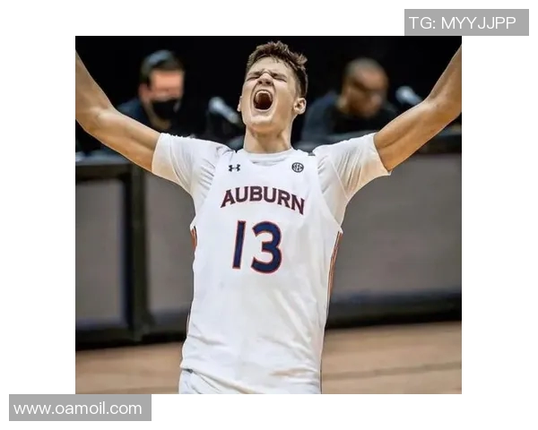 沃克凯斯勒展现潜力成新星球场表现引发球迷热议与期待