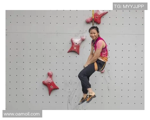 重庆攀岩队边路渗透战术解析与攀岩热点发展趋势探讨